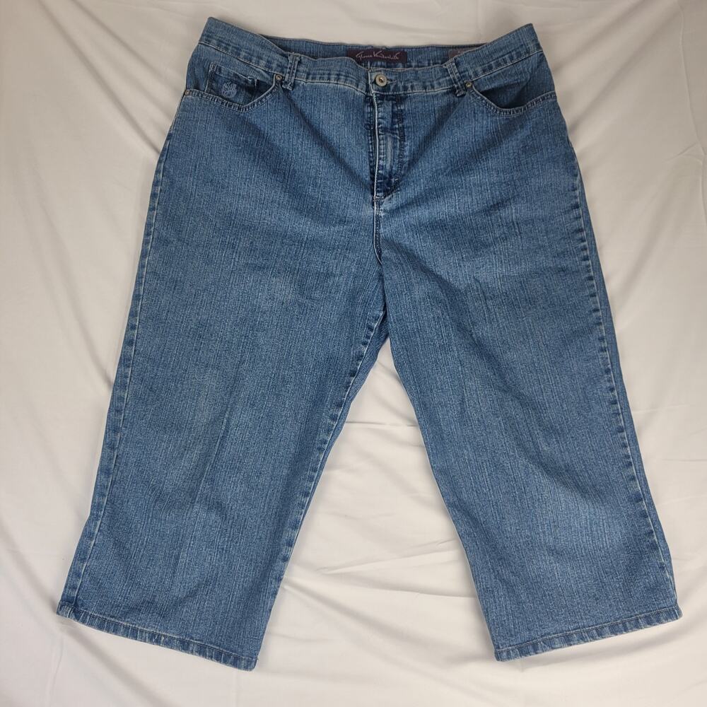 Gloria Vanderbilt Amanda Capri Women's Size 16 Wash Blue Denim Jean Shorts